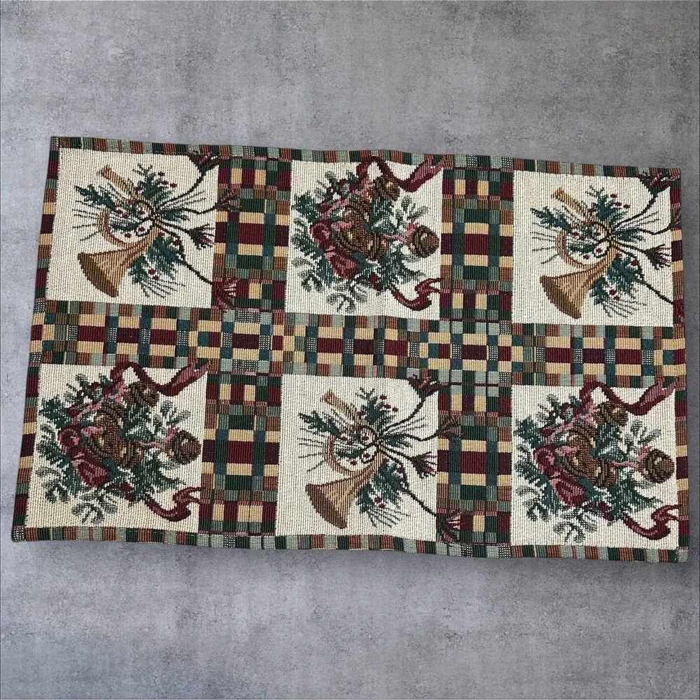 Set of 4 Dillards Holiday Music Placemats Cream Red Green Christmas Plaid